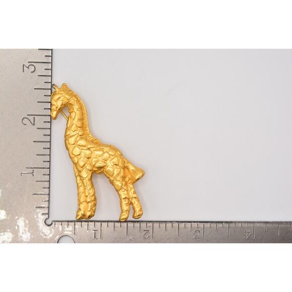 Vintage Large Giraffe Pin Brooch Brushed Gold Chunky Animal Zoo Bold 1980s BinAH - Picture 12 of 12